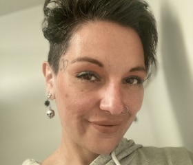 Athletic woman from Orlando with darker set of eyes 